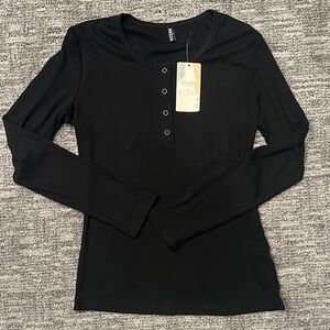 Black Long Sleeve ribbed Buttoned Top